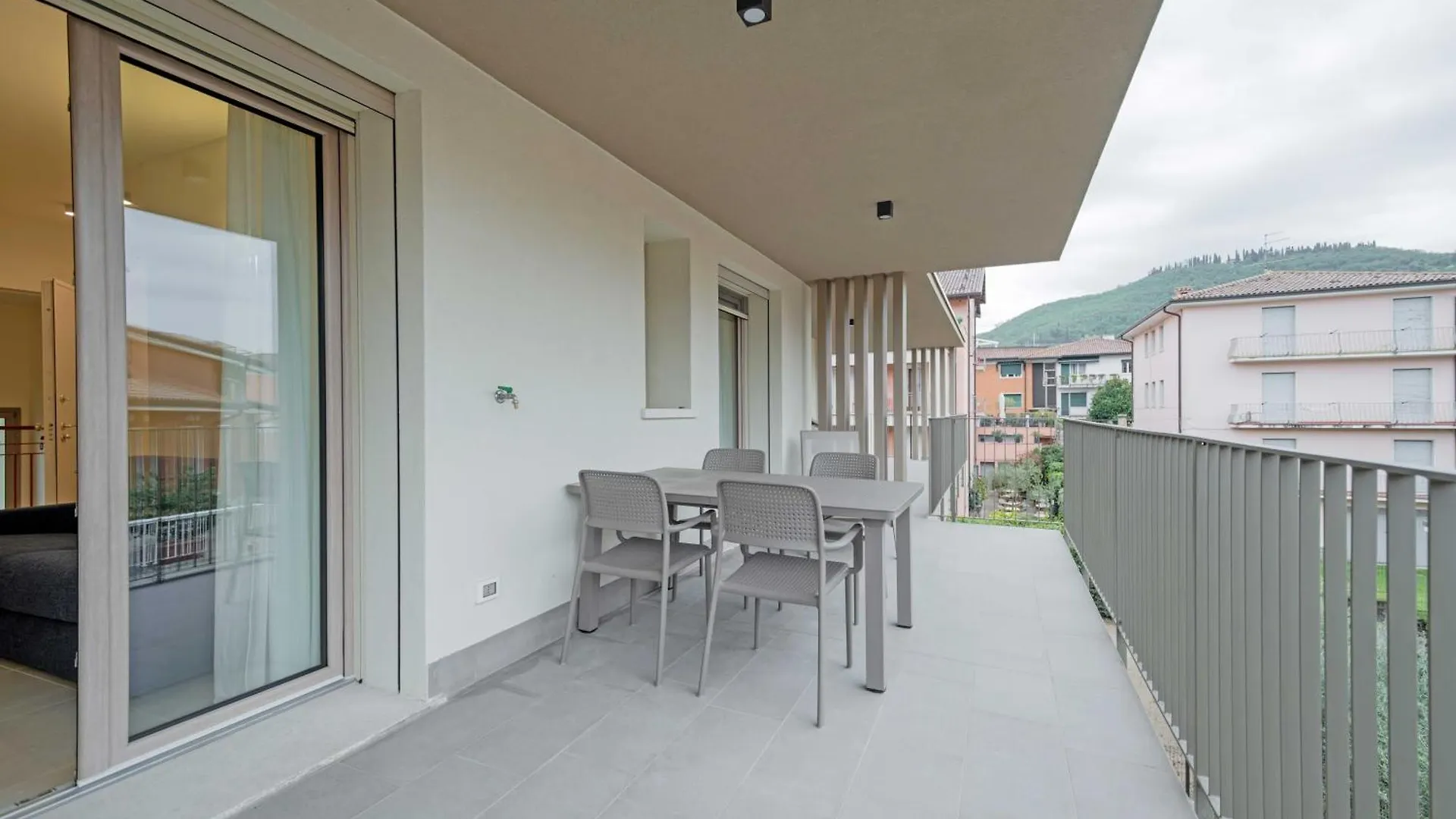 Apartmentsgarda - Residenza Eleonora 0*, Garda (Verona) Italy