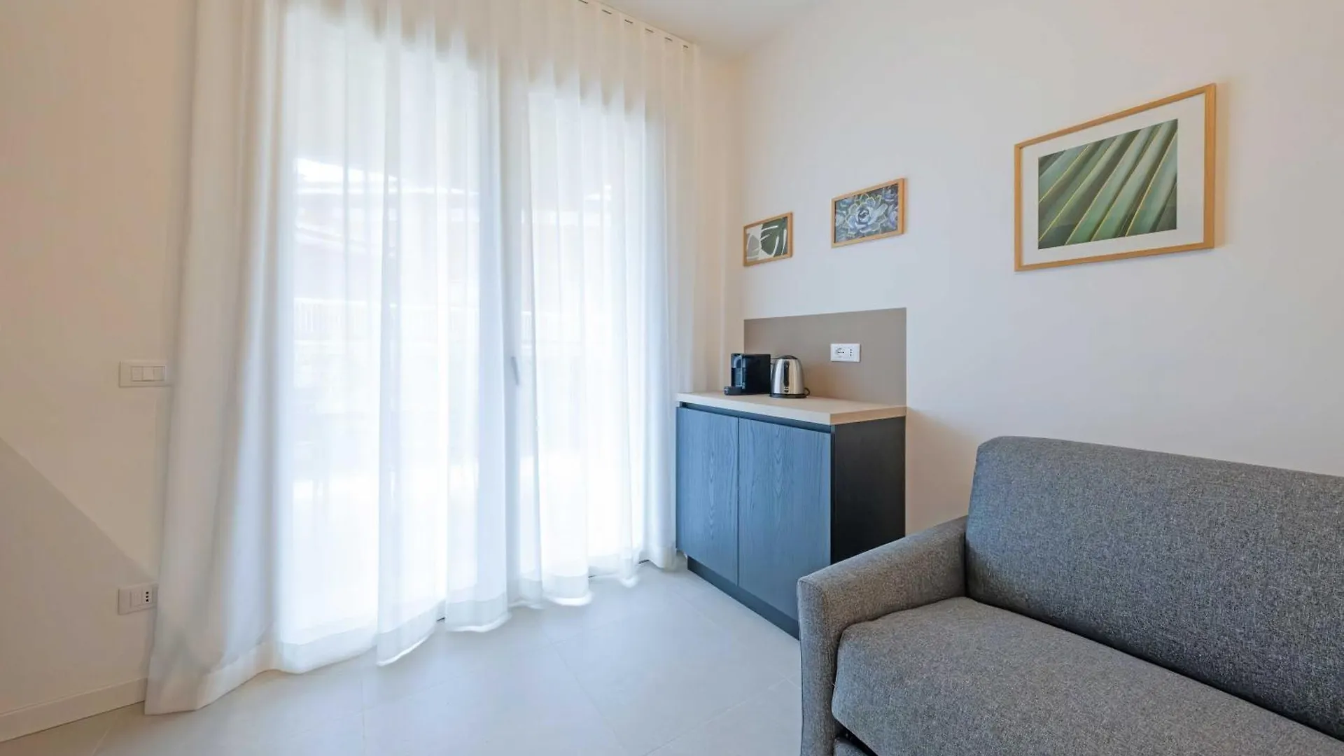 Apartmentsgarda - Residenza Eleonora 0*, Garda (Verona)
