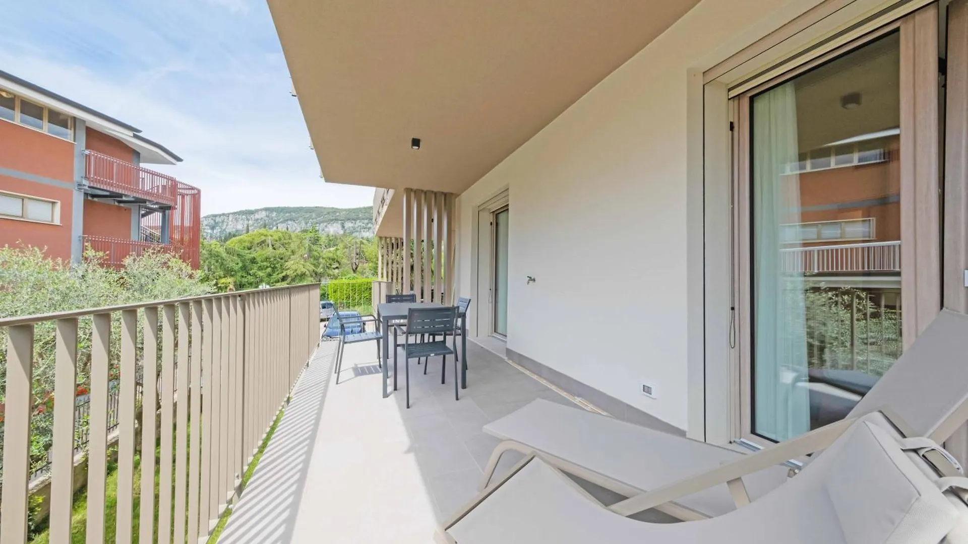 Apartmentsgarda - Residenza Eleonora 0*, Garda (Verona) Italy
