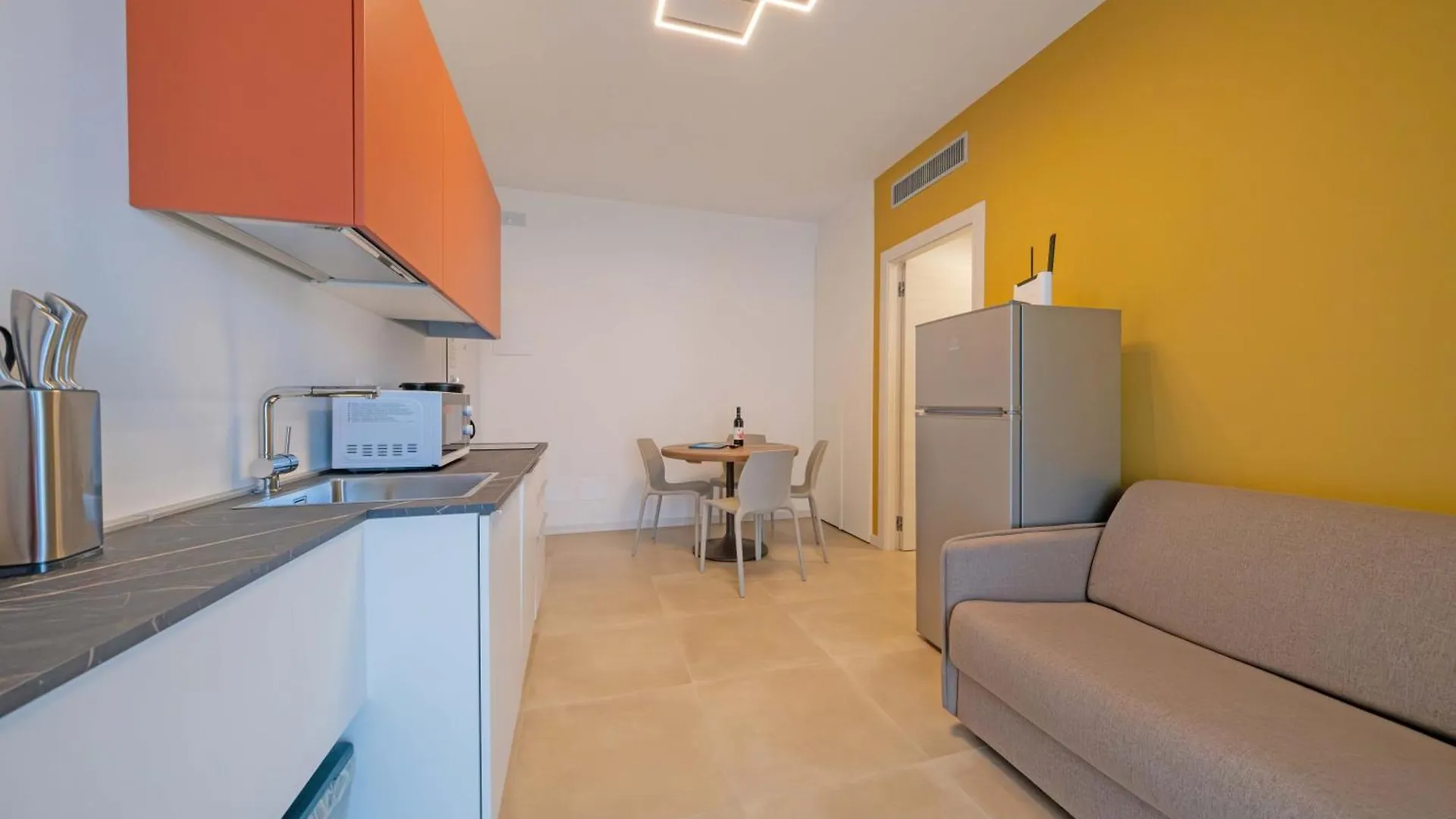 Apartmentsgarda - Residenza Eleonora 0*, Garda (Verona)