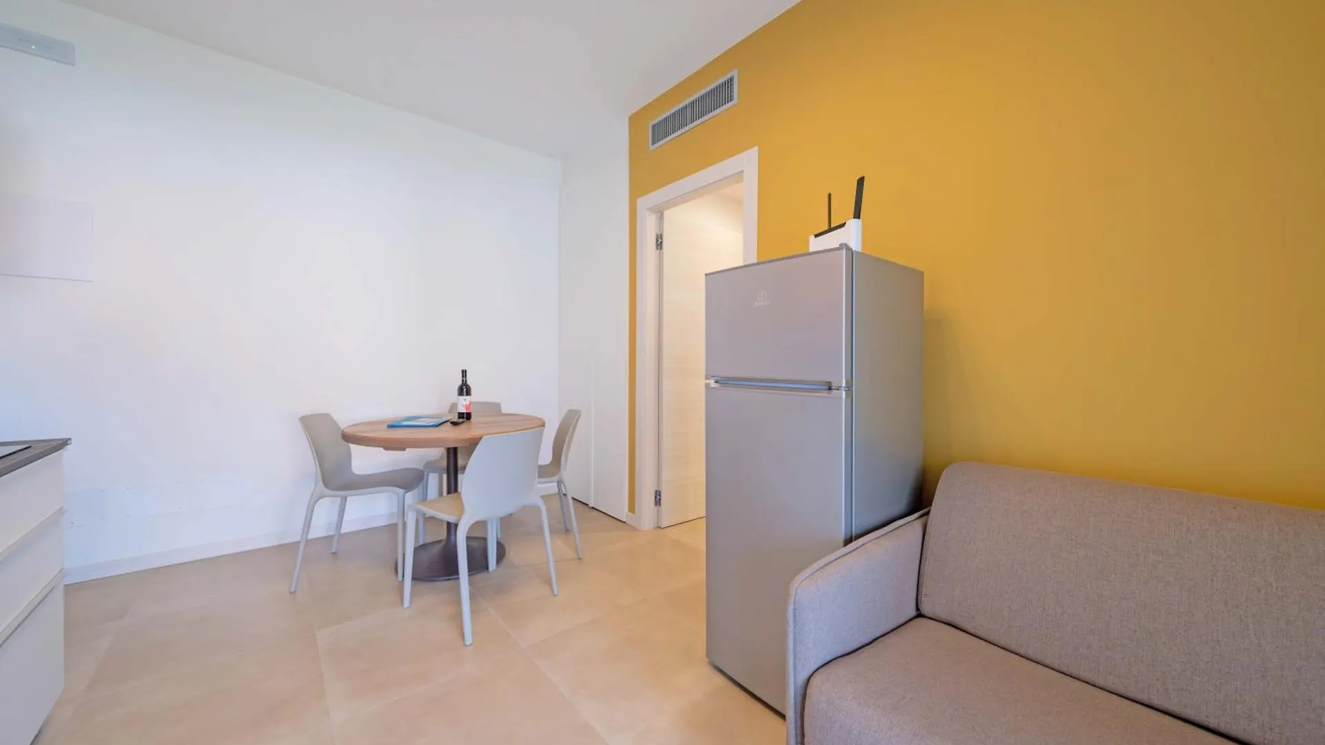 Apartmentsgarda - Residenza Eleonora 0*, Garda (Verona)